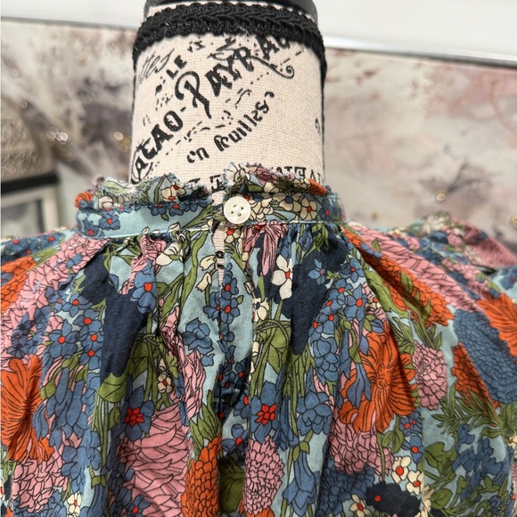 Trovata Navy Multi Floral Flutter-Sleeve Blouse - Picture 4 of 7